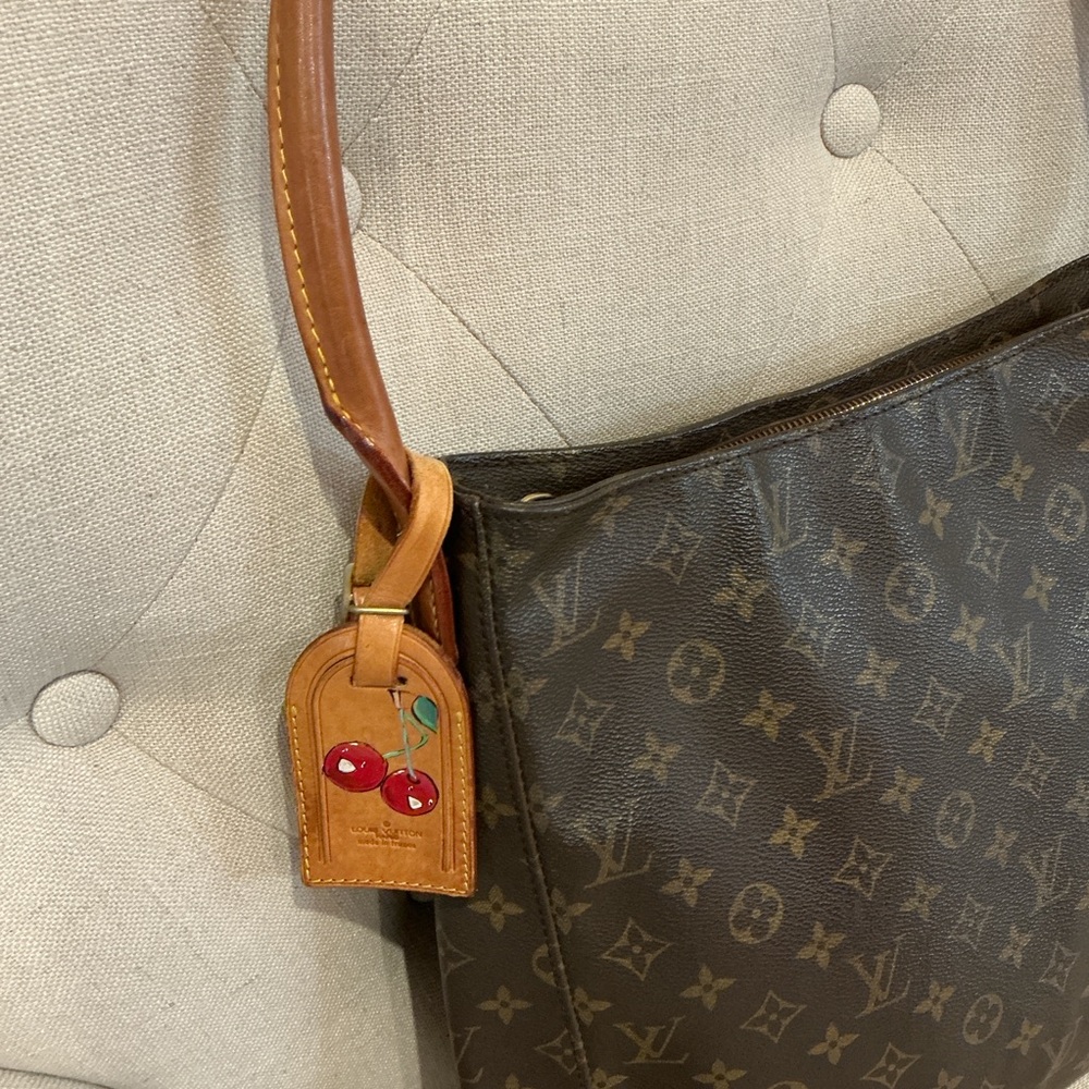 Louis Vuitton Looping MM Monogram Zippered Tote Bag w/ Hand Painted Luggage Tag - Picture 2 of 13